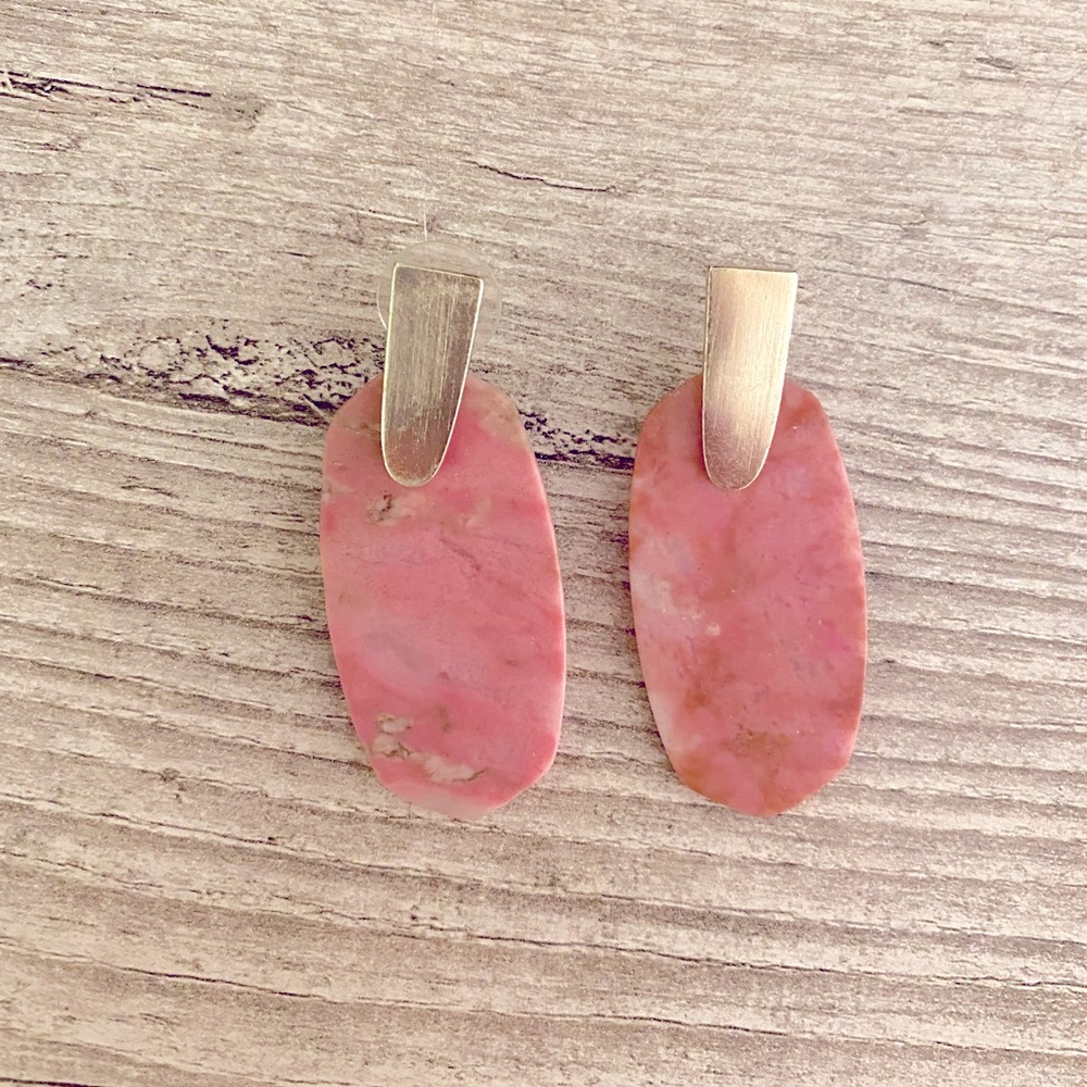 Kendra Scott Aragon Drop Earrings in Pink/Gold.